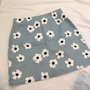 🦋🤍BRAND NWOT PP BLUE FLOWER SKIRT